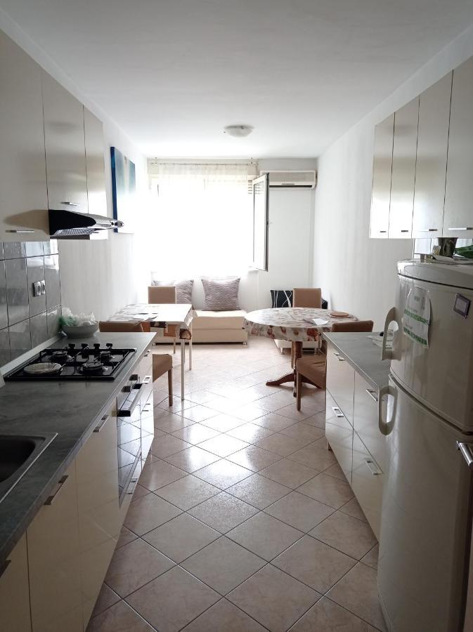 Homestay And Cozy Two Single Bed *
