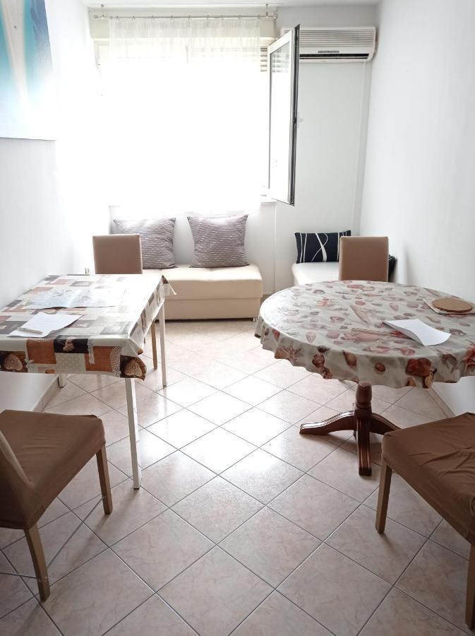 Homestay And Cozy Two Single Bed Split